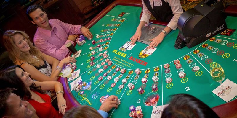 Hình thức chơi baccarat với người thật rất thú vị